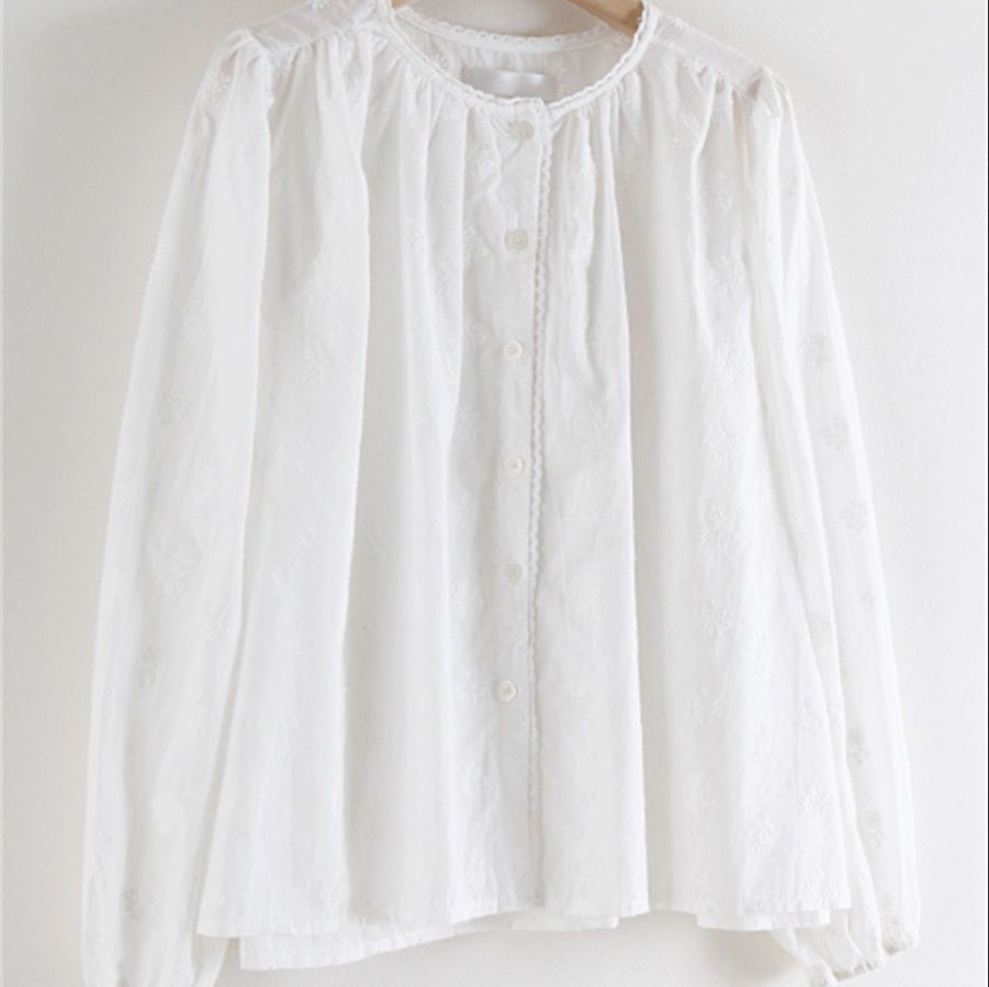 白ブラウス 刺繍入り長袖白シャツ 体型カバー丸首レディース