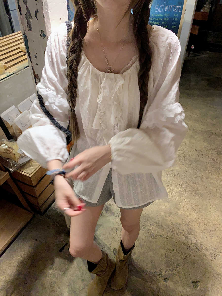 https://fulmo-img-server.com/blousy/1ea77ee4-6729-48bb-abe0-187f21bfc89e.jpg