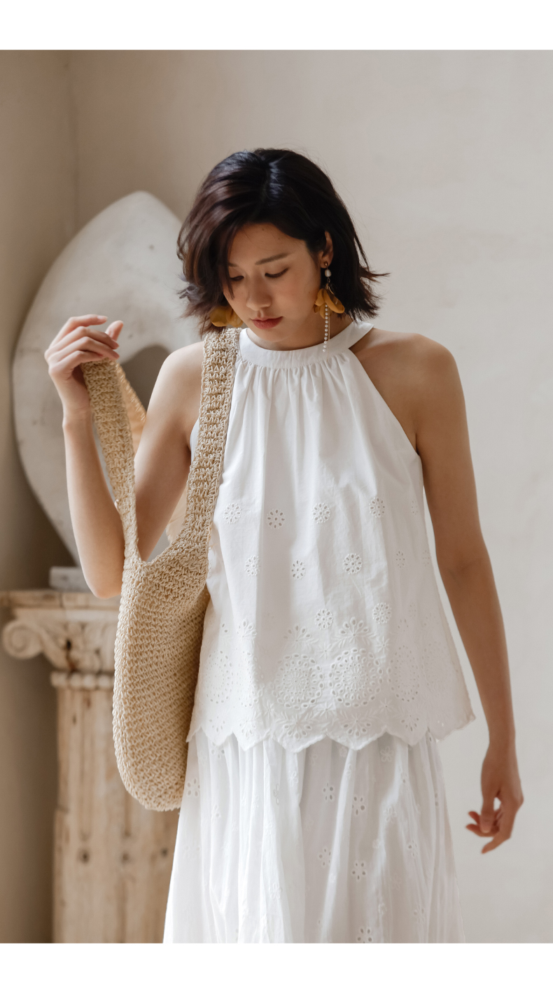白ブラウス 花刺繍ホルターネックノースリーブ