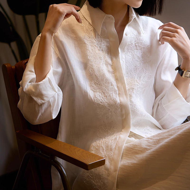 白ブラウス 花刺繍入り上質リネンシャツ