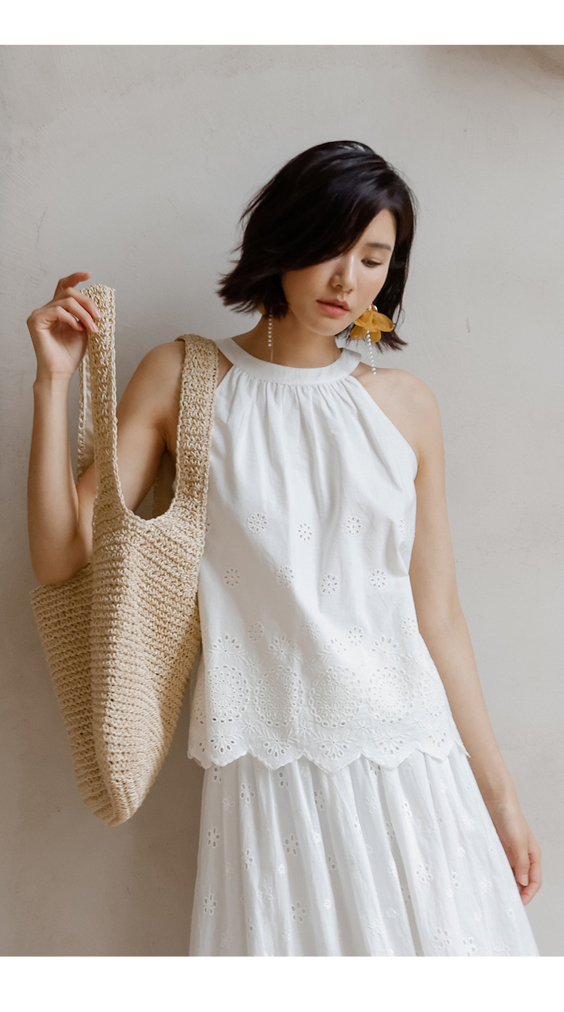白ブラウス 花刺繍ホルターネックノースリーブ