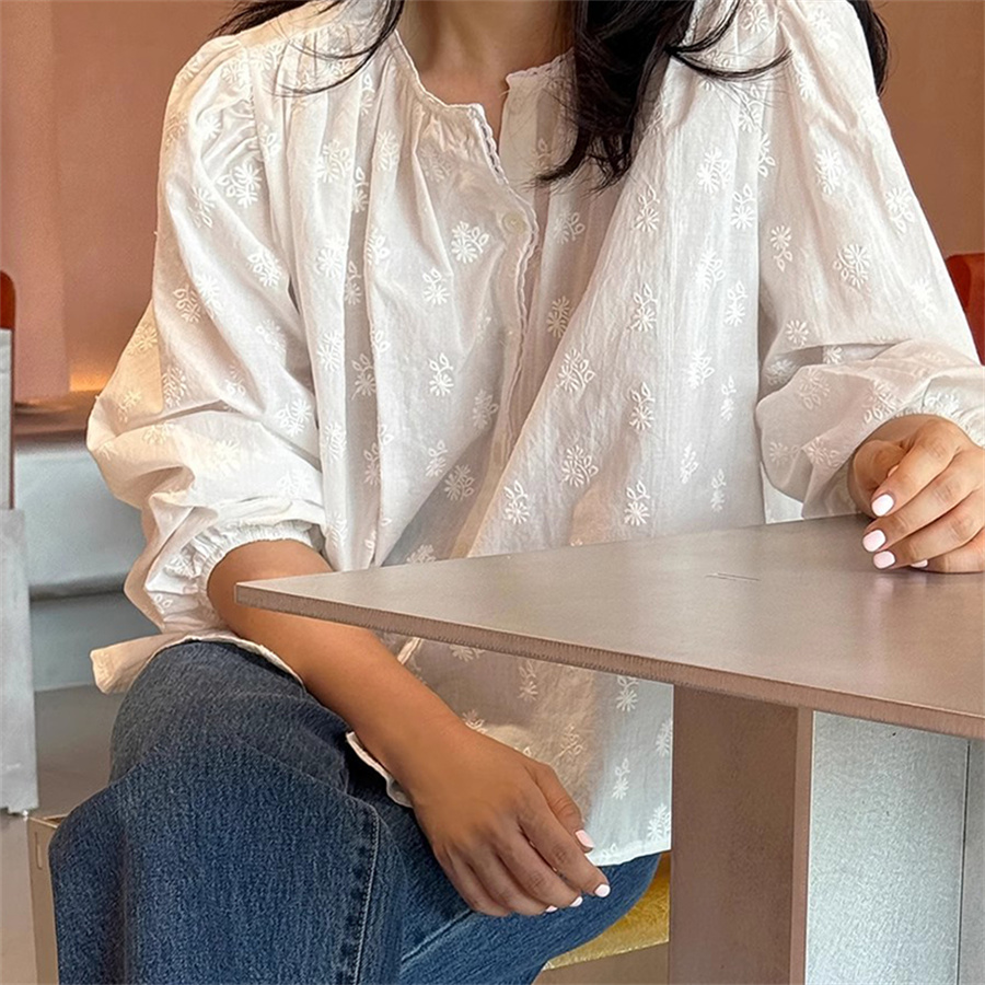 白ブラウス 刺繍入り長袖白シャツ 体型カバー丸首レディース