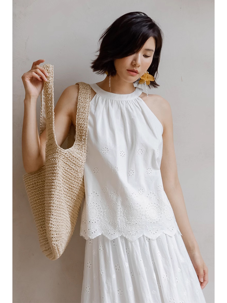 白ブラウス 花刺繍ホルターネックノースリーブ