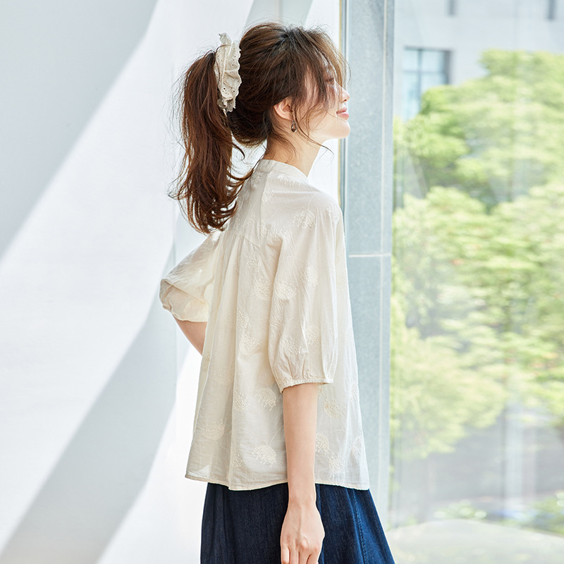 白ブラウス 花柄刺繍パフスリーブ丸襟ブラウス