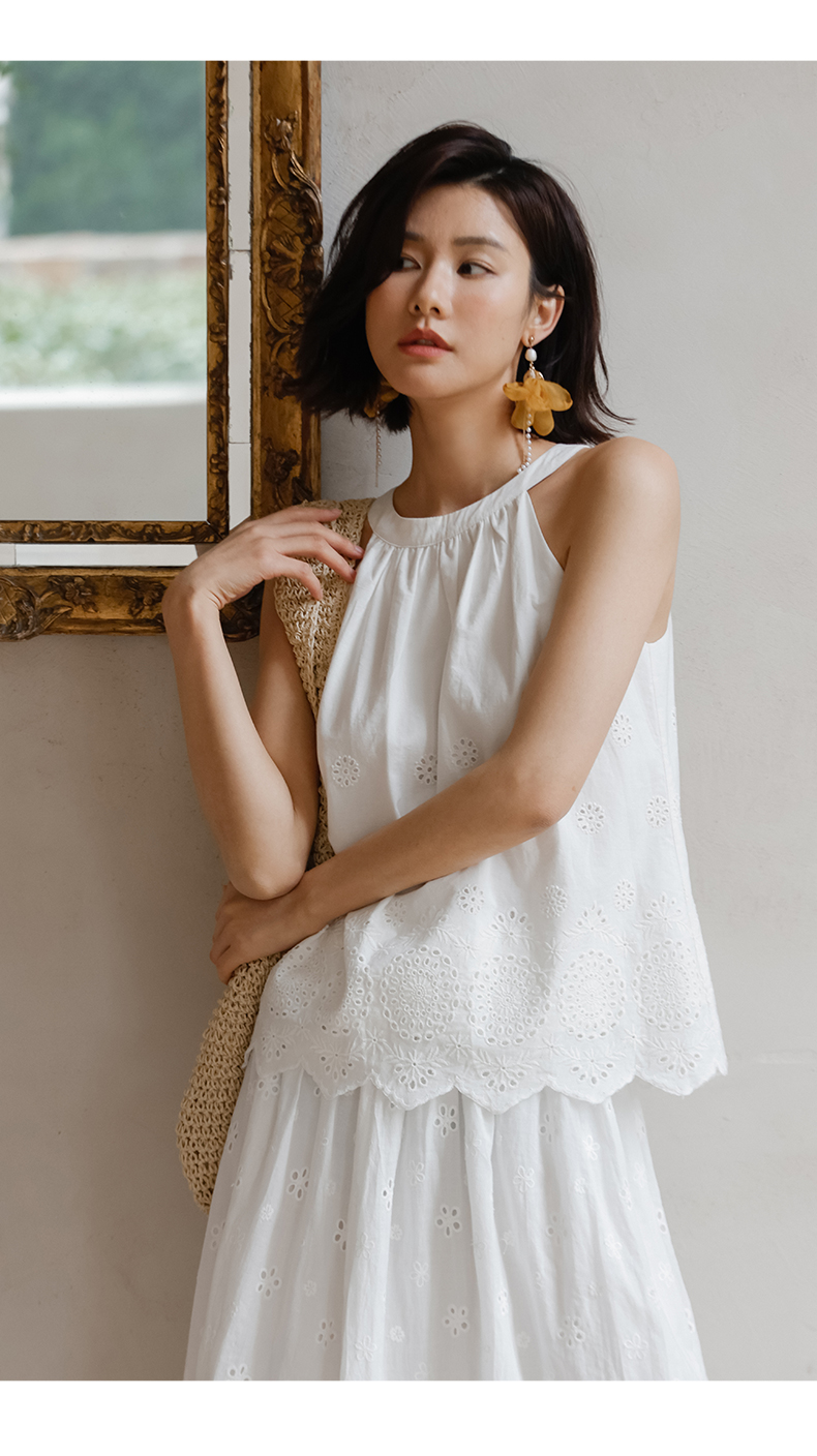 白ブラウス 花刺繍ホルターネックノースリーブ