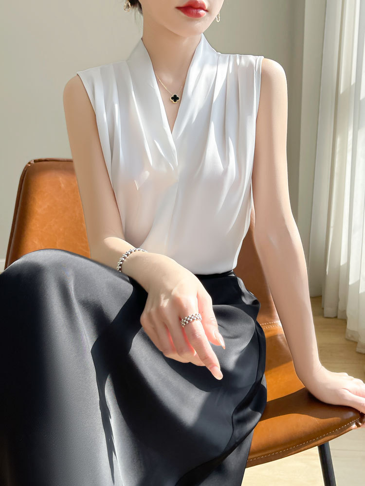 白ブラウス 胸元タックの上品ノースリーブブラウス