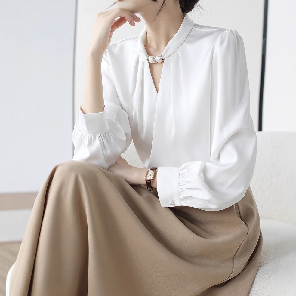 https://fulmo-img-server.com/blousy/871a542a-f16b-4d91-913a-4b5171638466.jpg