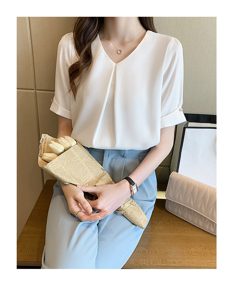 https://fulmo-img-server.com/blousy/8de0633d-963a-47d8-9ee6-c56c5df1ef4d.jpg