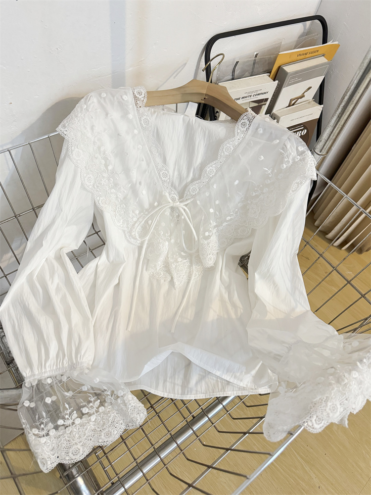 白ブラウス 花びら襟の透かしレースブラウス