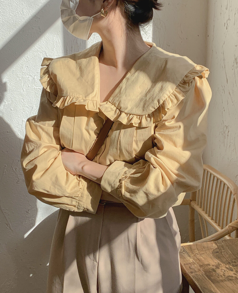 白ブラウス フリル襟シャツ 長袖ブラウス レディース 体型カバー 大人可愛い