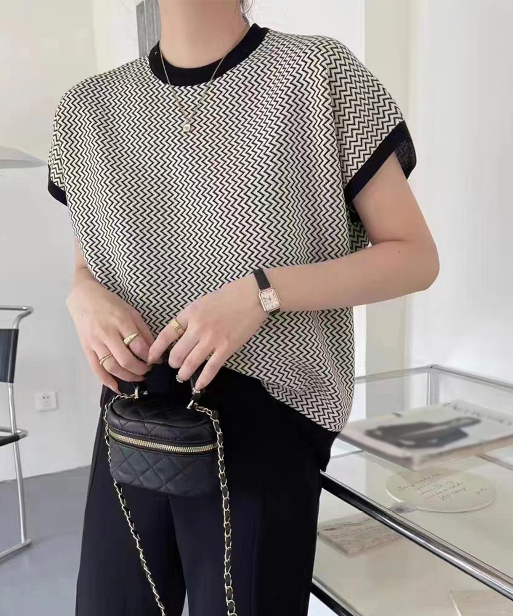 イエベ服　涼やか幾何学柄サマーニット フレンチスリーブ（イエベ春向け・イエベ秋向け）