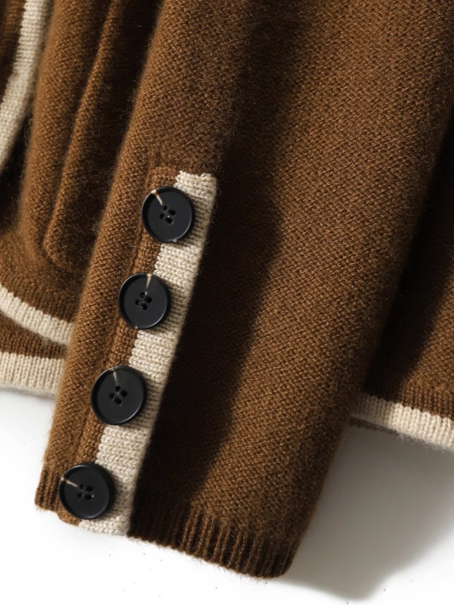 ブルベ夏/ブルベ冬服　上品な丸ボタン付きニットカーディガン