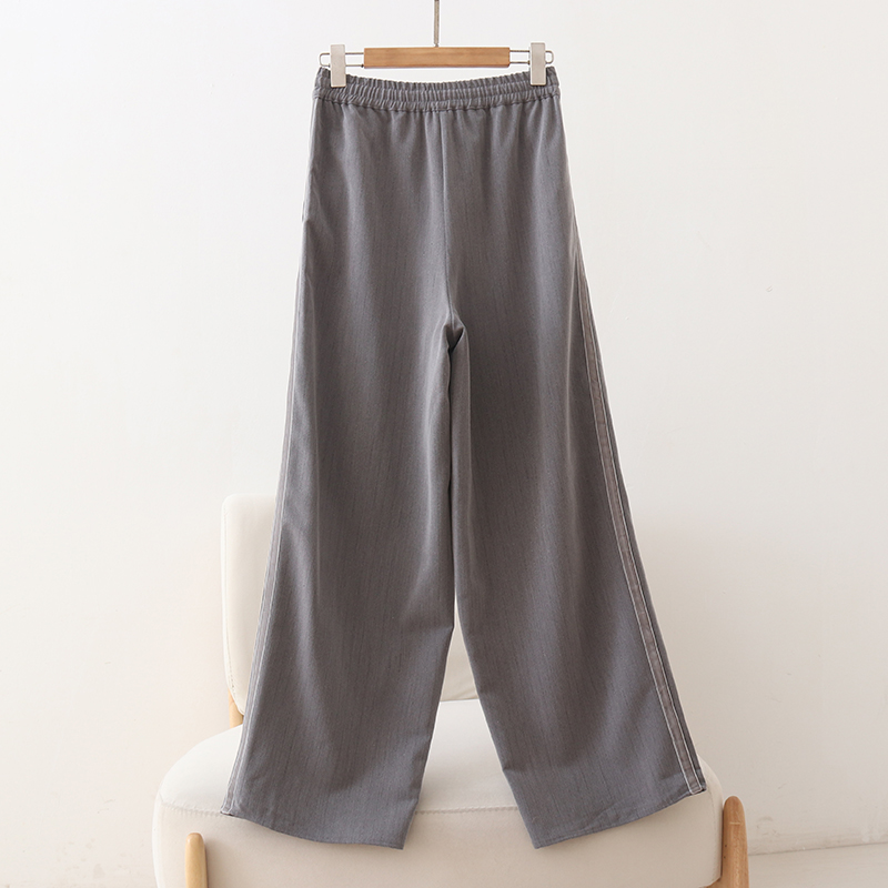 パンツ　上質素材の洗練ワイドパンツ（イエベ秋向け）