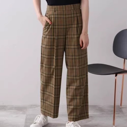 ブルベファッション 上品シルエット テーパードパンツ