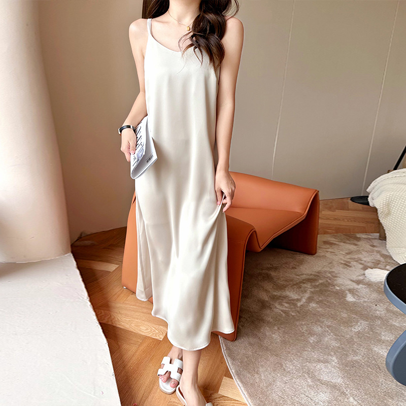 イエベ春/イエベ秋服　上品サテン調キャミソール型ワンピース