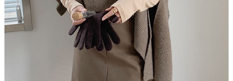 ブルベファッション タートルネック風ケープ型ニット