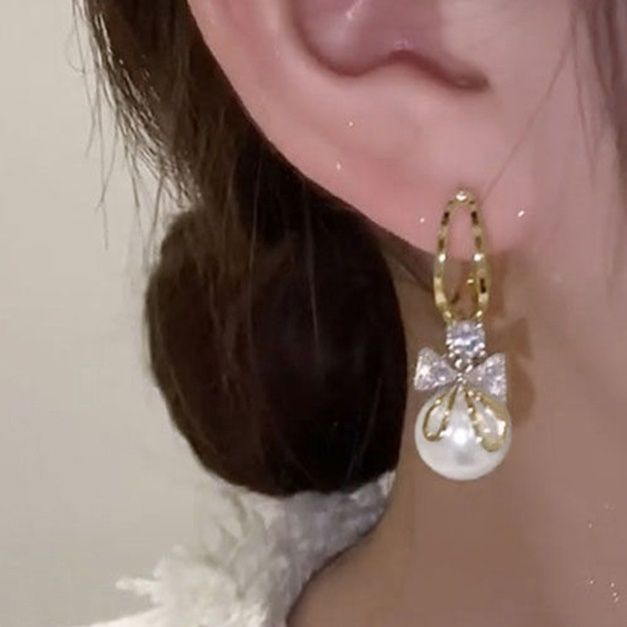 イエベ映え　揺れる リボン パール ピアス アクセサリー（イエベ春向け）