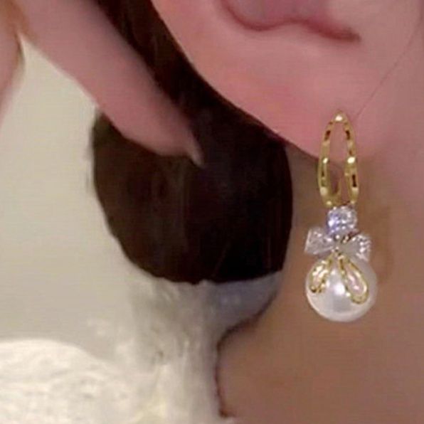 イエベ映え　揺れる リボン パール ピアス アクセサリー（イエベ春向け）