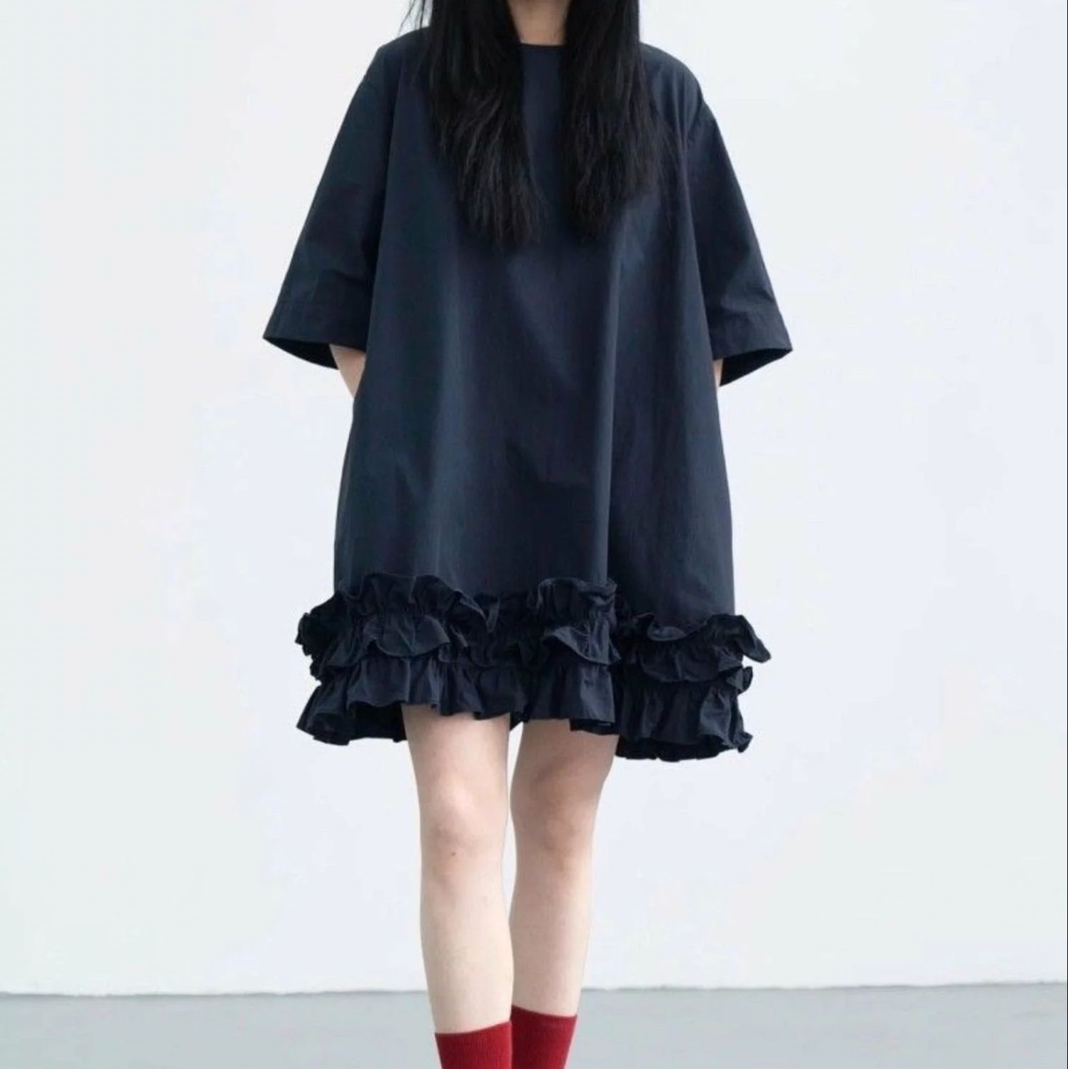 ブルベ服　韓国風 裾フリル 五分袖 Aラインワンピース（ブルベ冬向け）