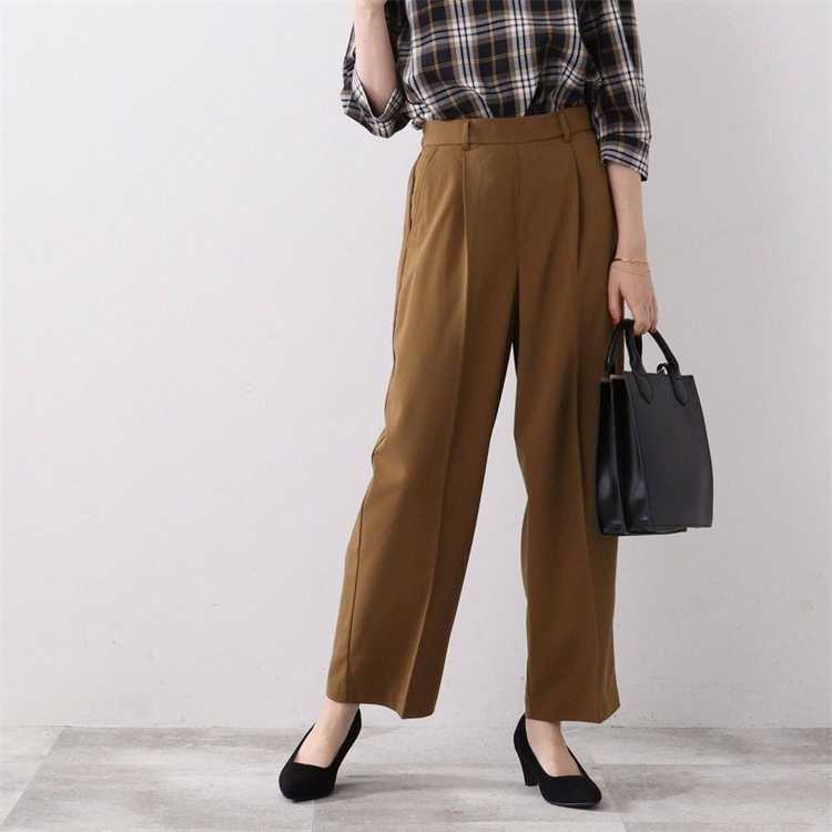 ブルベ服　上品シルエット テーパードパンツ