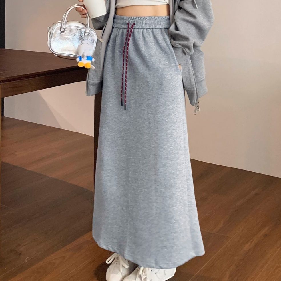 ブルベファッション 薄手素材ロングスカート 裾スリット入り