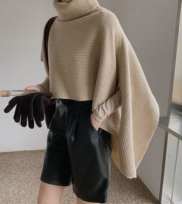 ブルベ夏/ブルベ冬服　タートルネック風ケープ型ニット