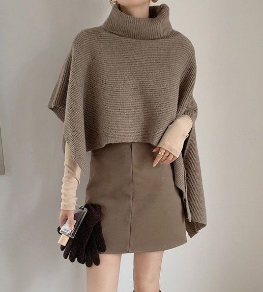 ブルベ夏/ブルベ冬服　タートルネック風ケープ型ニット