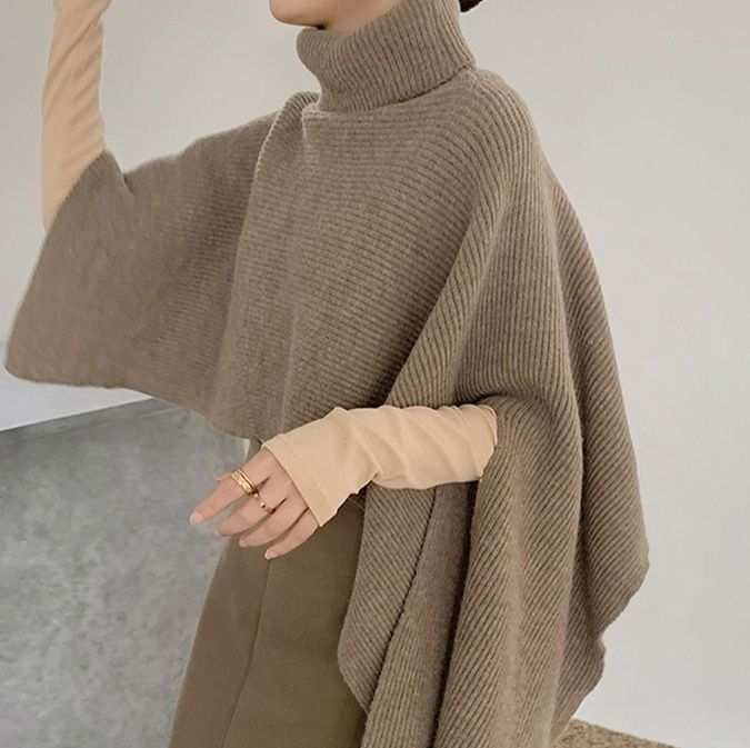 ブルベ夏/ブルベ冬服　タートルネック風ケープ型ニット