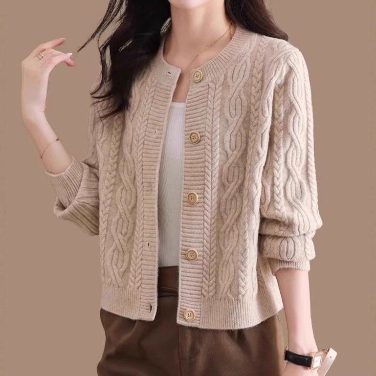 ブルベ夏/ブルベ冬　編み込み模様丸首ボタン留めカーディガン