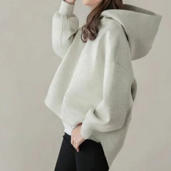 ブルベ夏/ブルベ冬服　大人の余裕を演出するゆったりフード付きパーカー