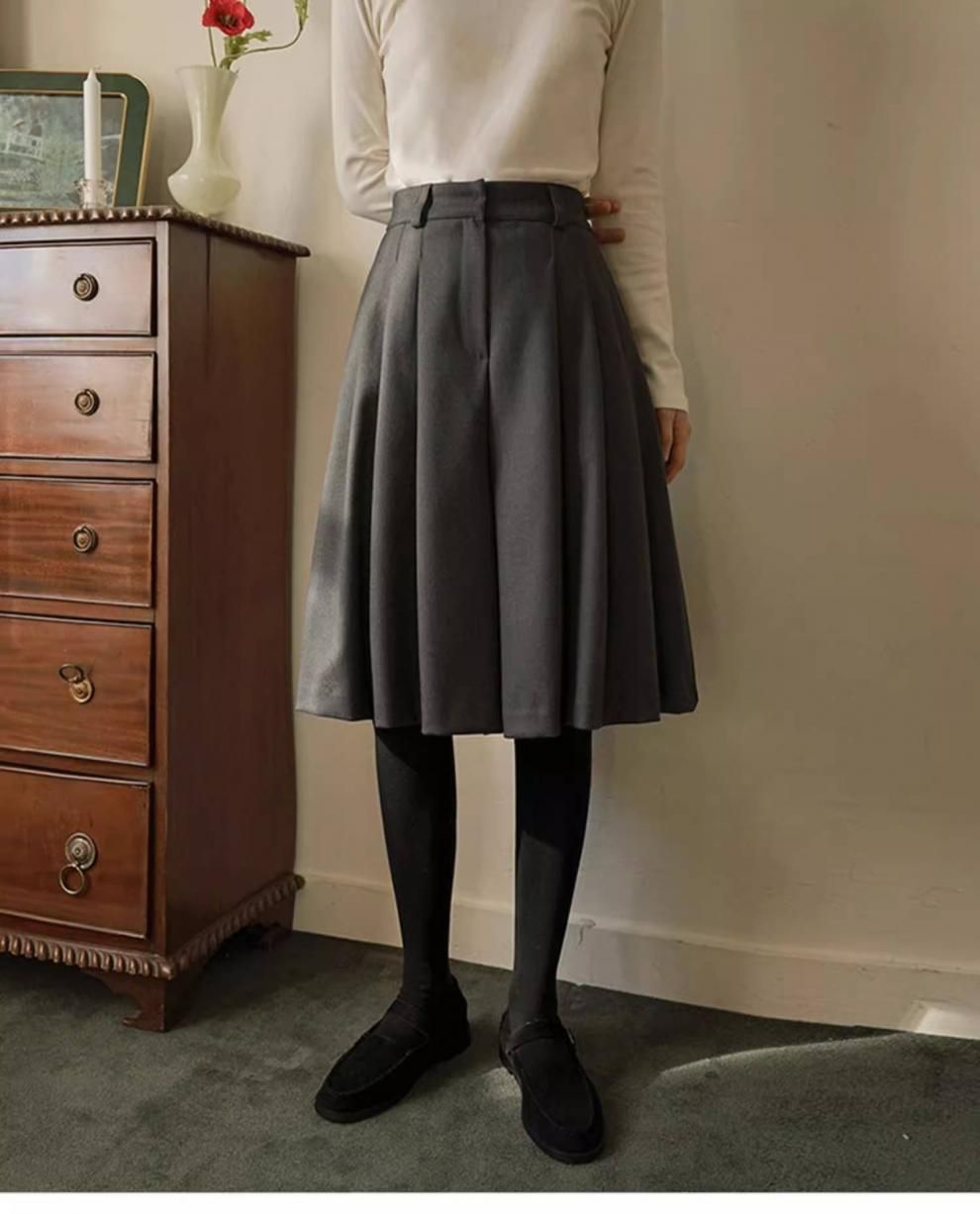 ブルベ夏/ブルベ冬服　上品プリーツ膝下丈フレアパンツ