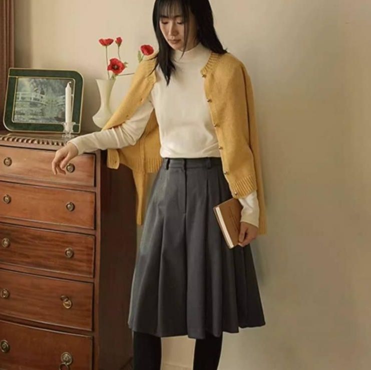 ブルベ夏/ブルベ冬服　上品プリーツ膝下丈フレアパンツ