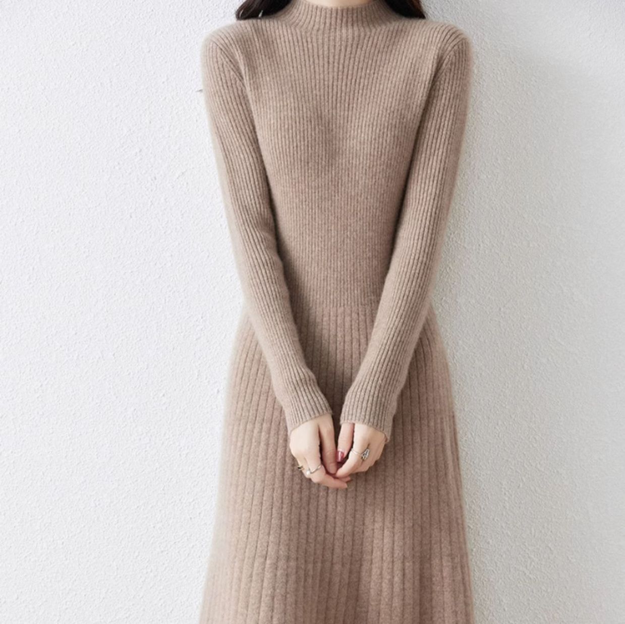 ブルベ夏/ブルベ冬服　縦リブ編みモックネック長袖ニットワンピース