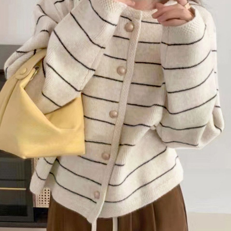 ブルベ夏/ブルベ冬服　細ボーダー柄ニットカーディガン