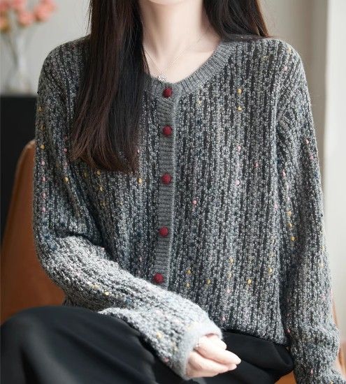 ブルベ夏/ブルベ冬服　上品な小花柄混合糸丸首ボタン留めカーディガン