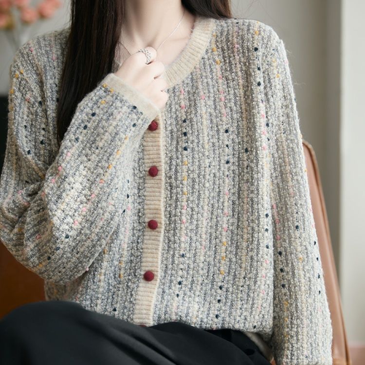 ブルベ夏/ブルベ冬服　上品な小花柄混合糸丸首ボタン留めカーディガン