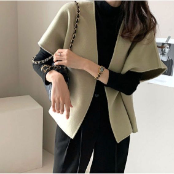 ブルベ夏服　上品な大人のゆったり袖なしウールベスト