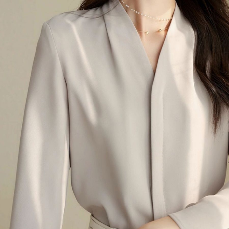 ブルベ夏/ブルベ冬服　上品Ｖネック長袖ブラウス