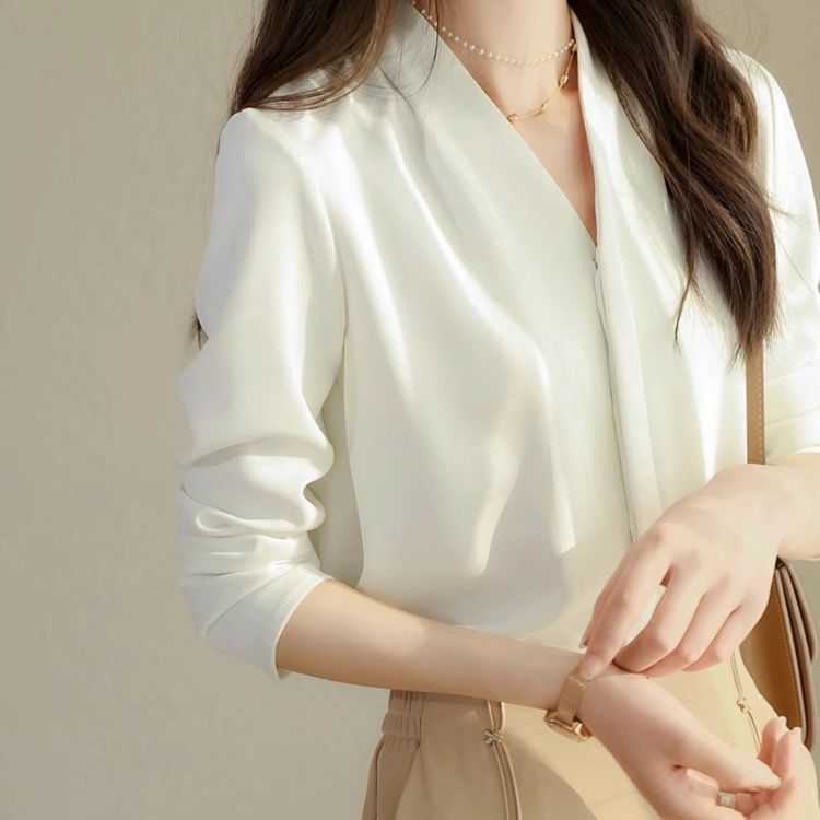 ブルベ夏/ブルベ冬服　上品Ｖネック長袖ブラウス