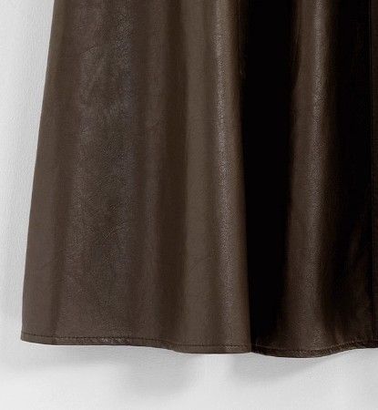 ブルベ冬服　上品な光沢感のある合成皮革風フレアロングスカート