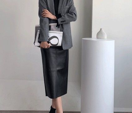 ブルベ夏/ブルベ冬服　上品な光沢感が美しいハイウエスト合成皮革タイトスカート