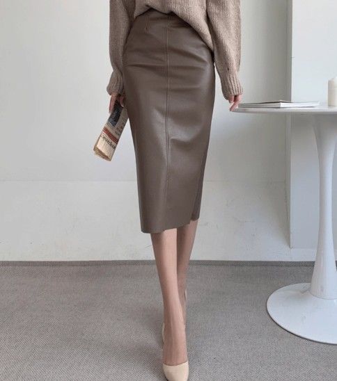 ブルベ夏/ブルベ冬服　上品な光沢感が美しいハイウエスト合成皮革タイトスカート