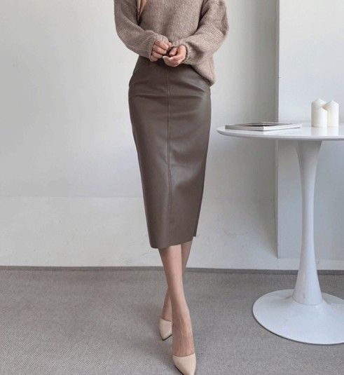 ブルベ夏/ブルベ冬服　上品な光沢感が美しいハイウエスト合成皮革タイトスカート
