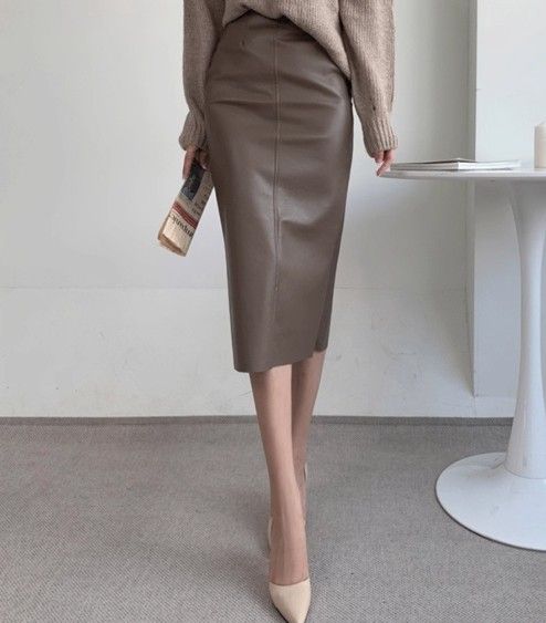 ブルベ夏/ブルベ冬服　上品な光沢感が美しいハイウエスト合成皮革タイトスカート