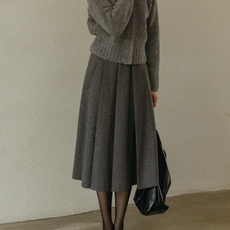 ブルベ夏/ブルベ冬服　上品ミディ丈プリーツスカート