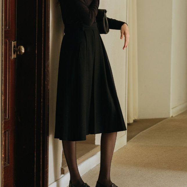 ブルベ夏/ブルベ冬服　上品ミディ丈プリーツスカート