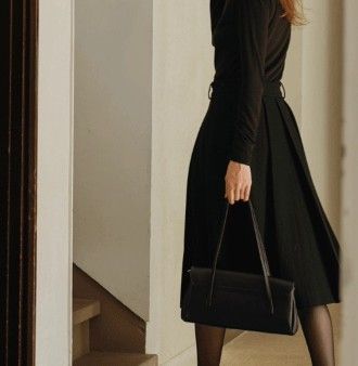 ブルベ夏/ブルベ冬服　上品ミディ丈プリーツスカート