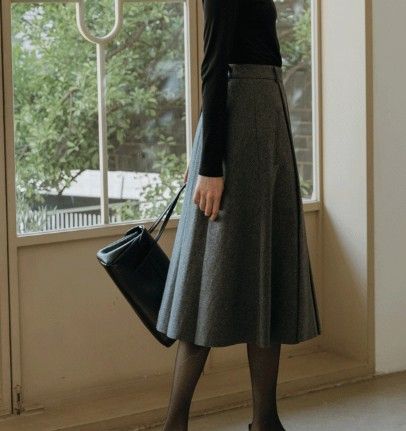 ブルベ夏/ブルベ冬服　上品ミディ丈プリーツスカート