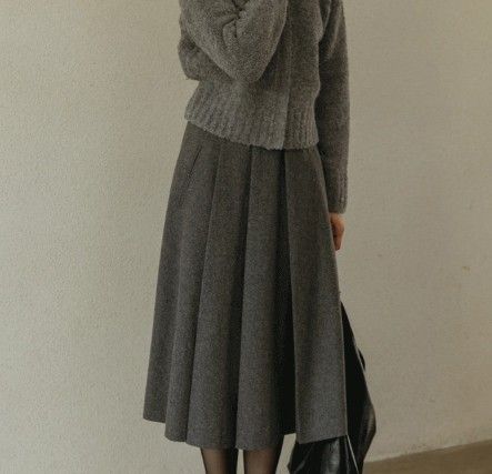 ブルベ夏/ブルベ冬服　上品ミディ丈プリーツスカート