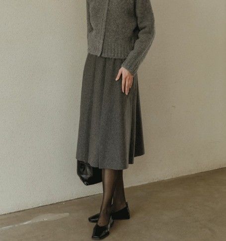 ブルベ夏/ブルベ冬服　上品ミディ丈プリーツスカート